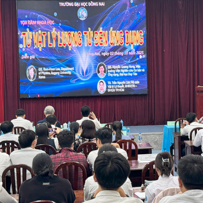 Giảng Viên, Sinh Viên Hứng Thú Với Tọa Đàm Khoa Học Về Vật Lí Lượng Tử Và Ứng Dụng Thực Tiễn